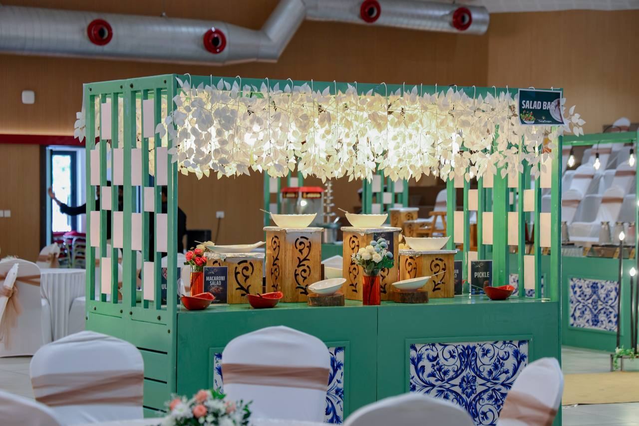 Grand Dining Pavilion Setup